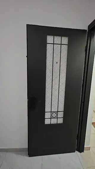 עבודה של אליעזר, דלתות פנים (2)