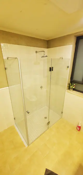 עבודה של אלירן, מתקין מקלחונים (4)