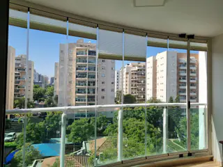עבודה של ספרטק, סגירת מרפסת זכוכית (12)