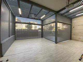 עבודה של איציק, מתקין סוככים (10)