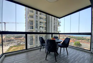 עבודה של ספרטק, סגירת מרפסת זכוכית (2)