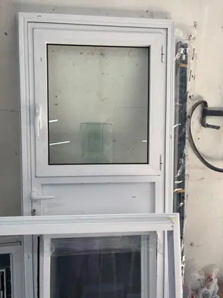 עבודה של שחר, סגירת מרפסת זכוכית (33)