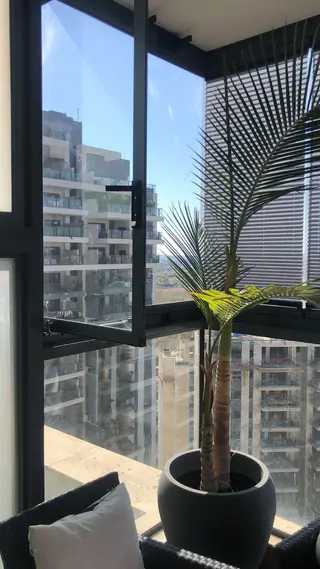 עבודה של ספרטק, סגירת מרפסת זכוכית (23)