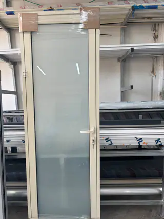 עבודה של שחר, סגירת מרפסת זכוכית (36)