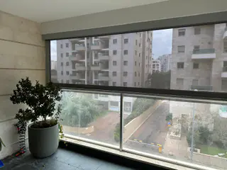 עבודה של איציק, מתקין סוככים (5)