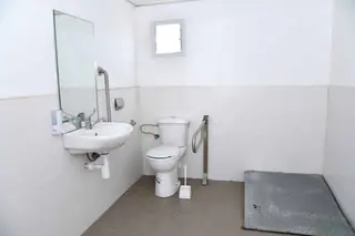 מבנה שירותים ומקלחות ופנים המבנה – מעבודות גואטה מבנים ניידים ופרוייקטים, מבנים יבילים (52)
