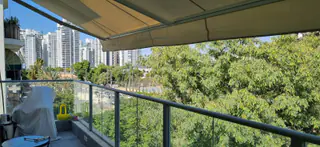 עבודה של בן, מתקין סוככים (15)