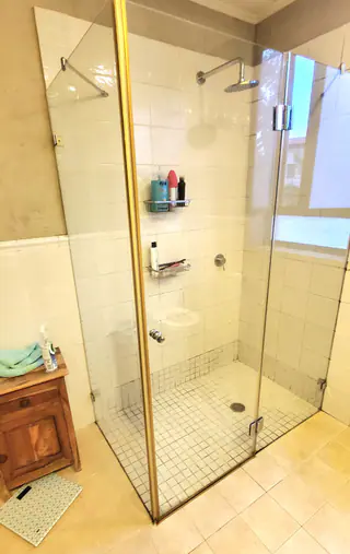 עבודה של אלירן, מתקין מקלחונים (7)