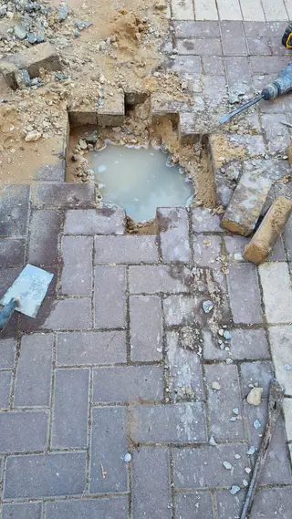 עבודה של קובי, אינסטלטור (28)
