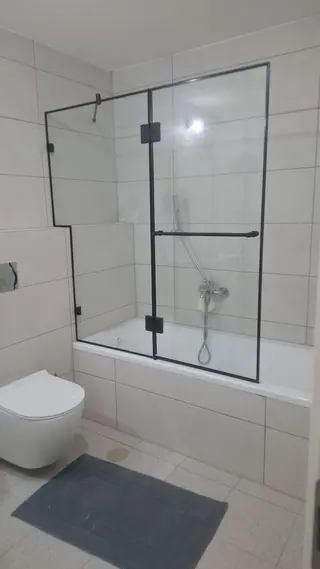 עבודה של בועז, מתקין מקלחונים (4)