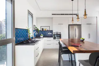 עבודה של אורי, קבלן שיפוצים (2)