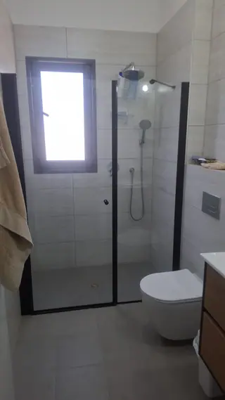 עבודה של בועז, מתקין מקלחונים (5)