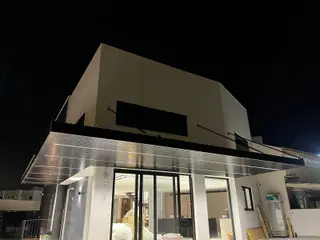 עבודה של ישי, מתקין סוככים (11)