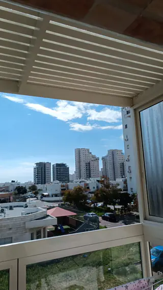 עבודה של ישי, מתקין סוככים (22)