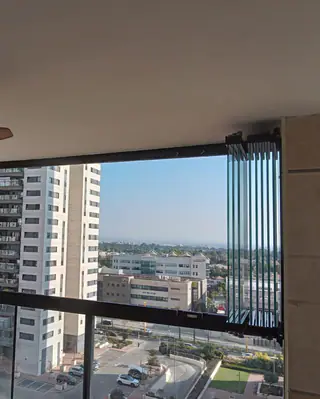 עבודה של דניאל, סגירת מרפסת זכוכית (13)