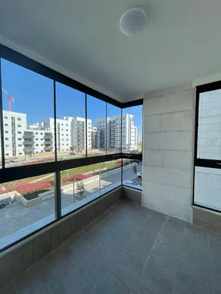עבודה של ספרטק, סגירת מרפסת זכוכית (24)