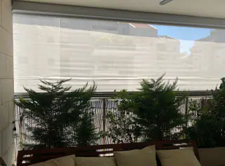עבודה של בן, מתקין סוככים (25)