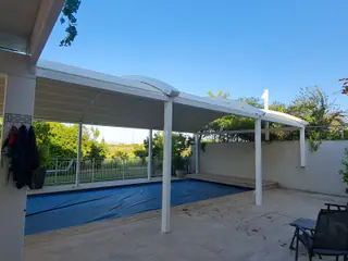 עבודה של בן, מתקין סוככים (27)