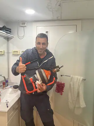 עבודה של קובי, אינסטלטור (157)