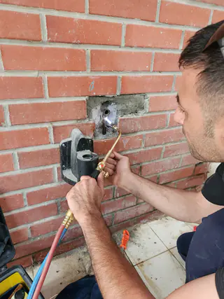 עבודה של קובי, אינסטלטור (88)