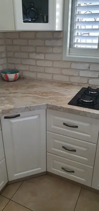 עבודה של יהודה, קבלן שיש (41)