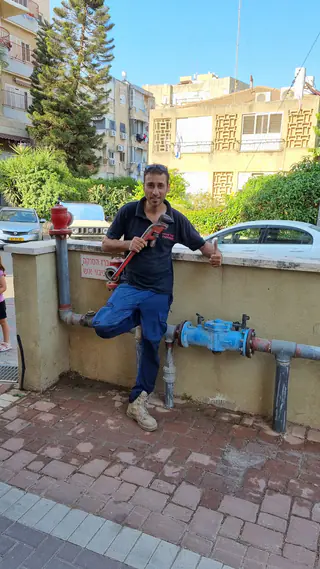 עבודה של קובי, אינסטלטור (249)