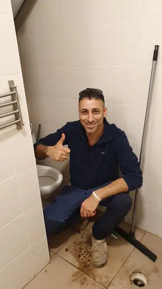 עבודה של קובי, אינסטלטור (113)