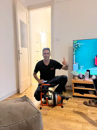 עבודה של קובי, אינסטלטור (48)