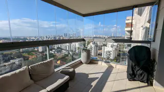 עבודה של ספרטק, סגירת מרפסת זכוכית (48)