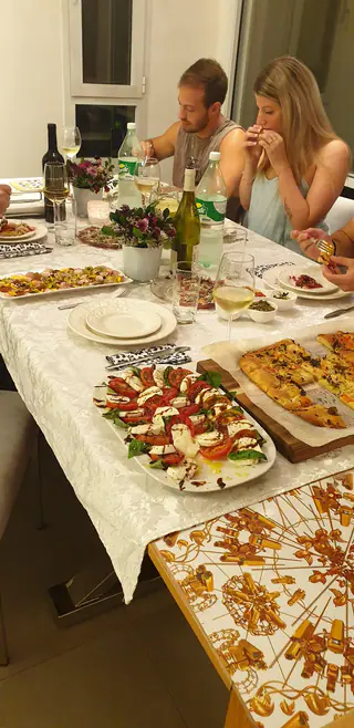 עבודה של גיא, חברת קייטרינג (81)