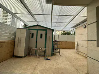 עבודה של איציק, מתקין סוככים (16)