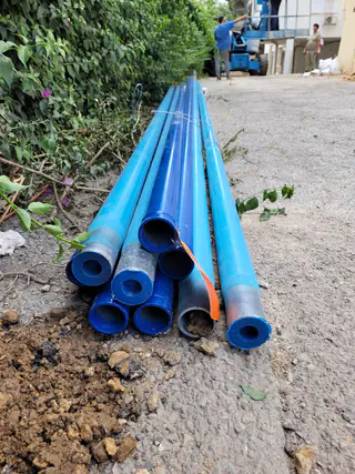 עבודה של קובי, אינסטלטור (66)