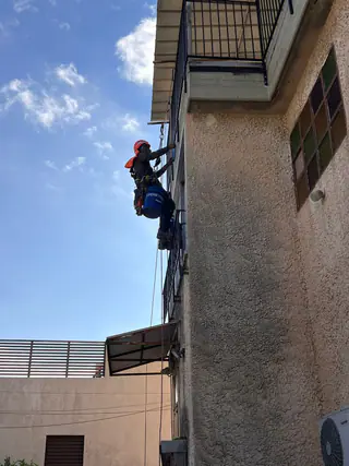עבודה של רפאל, קבלן איטום (7)