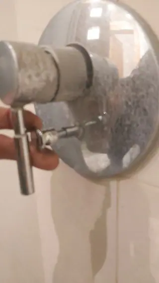 עבודה של קובי, אינסטלטור (209)
