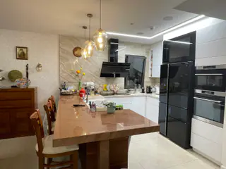 עבודה של יהודה, קבלן שיש (49)