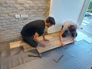 עבודה של אליהו, מתקין פרקטים (12)