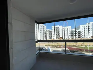 עבודה של ספרטק, סגירת מרפסת זכוכית (43)