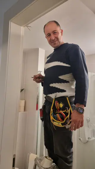 עבודה של רפאל, חשמלאי (3)