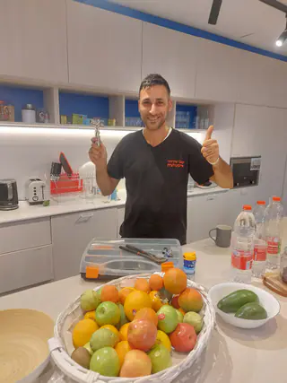 עבודה של קובי, אינסטלטור (211)