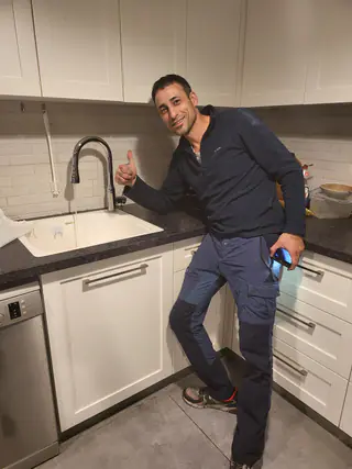 עבודה של קובי, אינסטלטור (125)