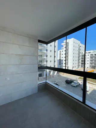 עבודה של ספרטק, סגירת מרפסת זכוכית (41)