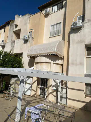 עבודה של שי, מתקין סוככים (9)
