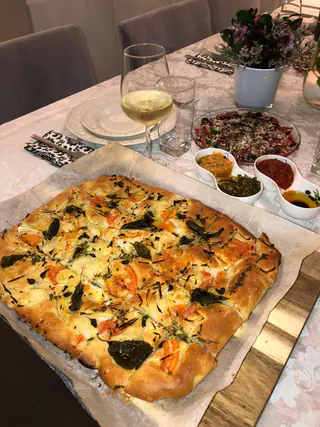 עבודה של גיא, חברת קייטרינג (83)