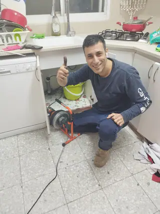 עבודה של קובי, אינסטלטור (182)