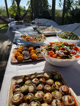 עבודה של גיא, חברת קייטרינג (20)