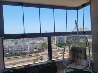 עבודה של ספרטק, סגירת מרפסת זכוכית (52)