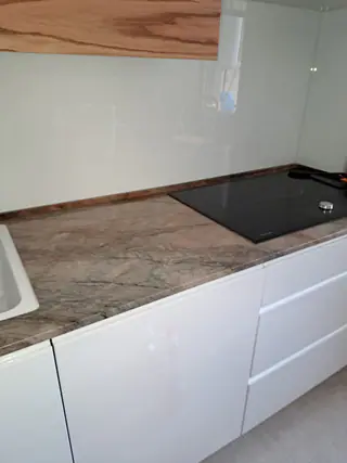 עבודה של יהודה, קבלן שיש (10)