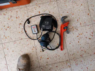 עבודה של קובי, אינסטלטור (107)