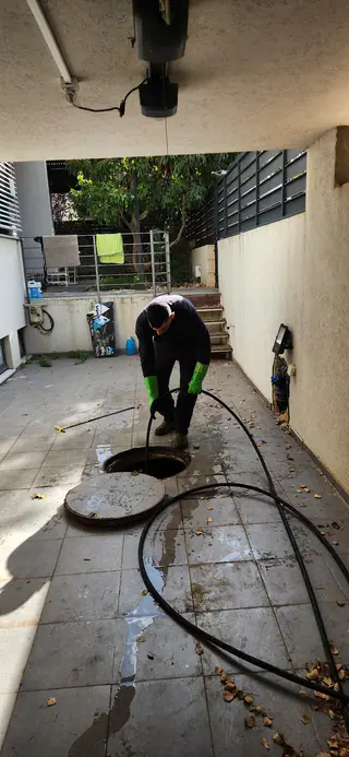 עבודה של רז, אינסטלטור (3)