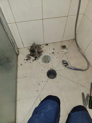עבודה של קובי, אינסטלטור (120)